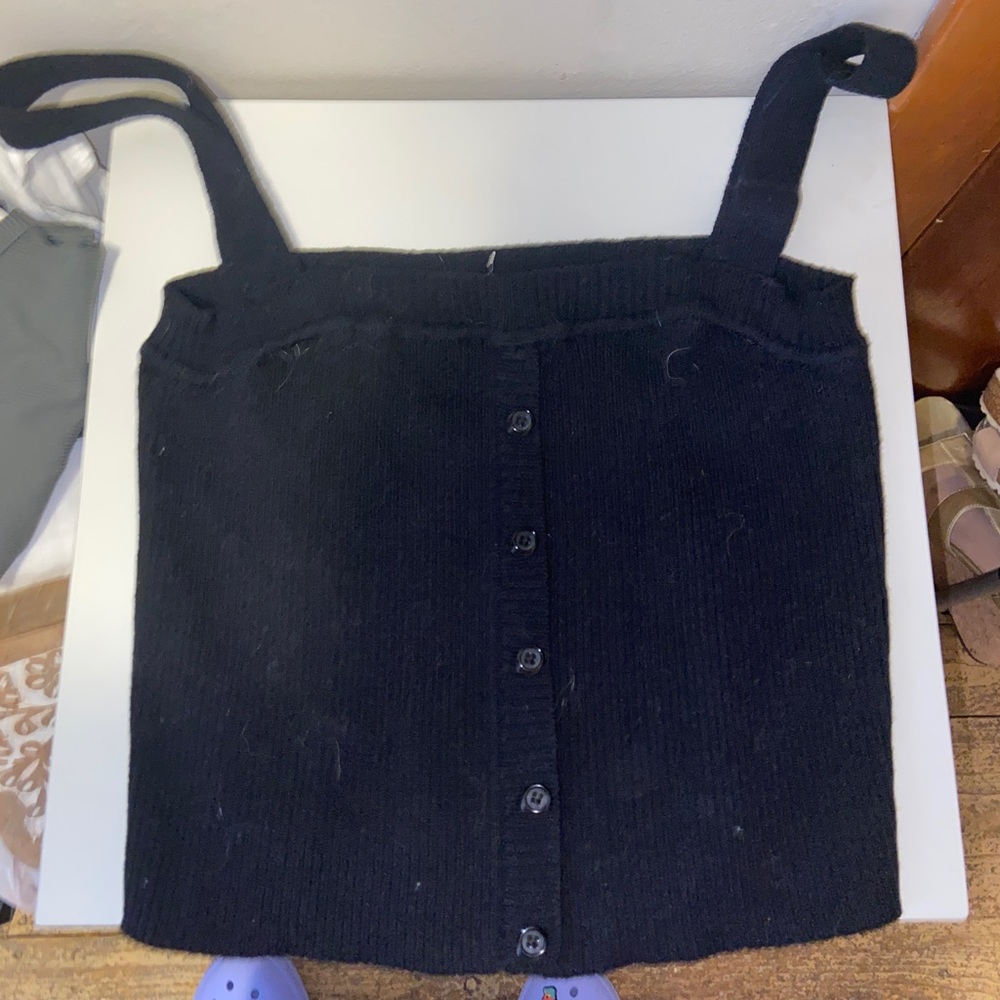 Black crop tank top